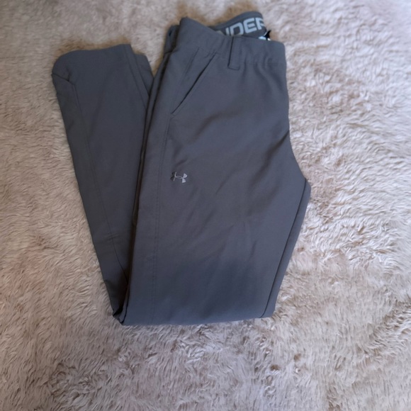 Under armour. Fitted outdoor pants. Never worn. Tailored with a great fit. - Picture 4 of 4
